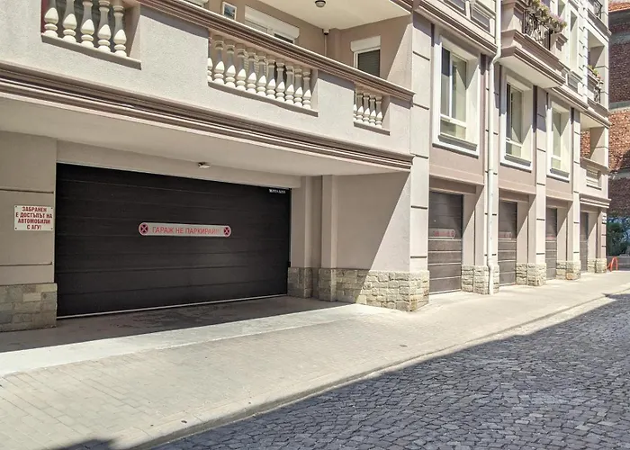 Lux 2 Central Apartment With Garage