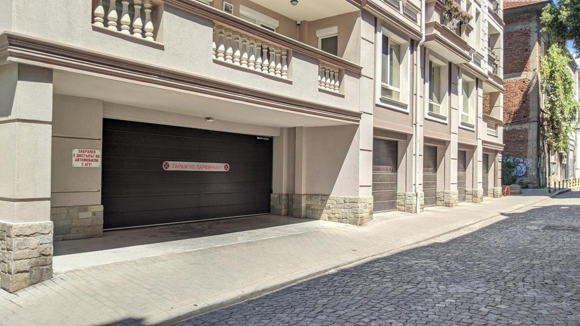 Lux 2 With Garage Apartment